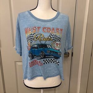 Womens blue cropped classic car graphic tee size L